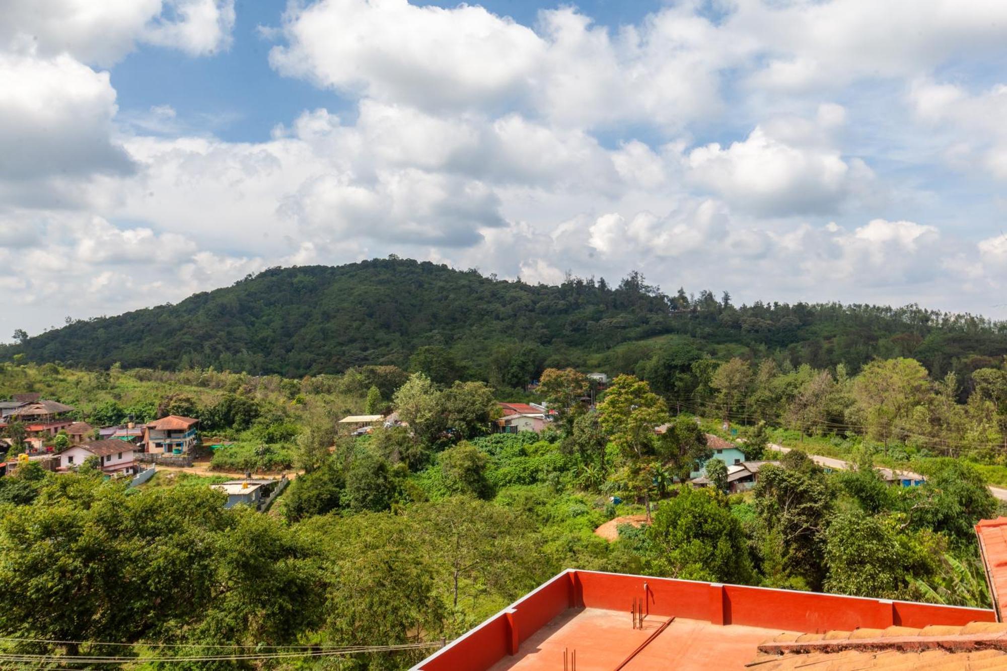 Treebo Vrindavan, 3 Km From Madikeri Fort マディケーリ エクステリア 写真